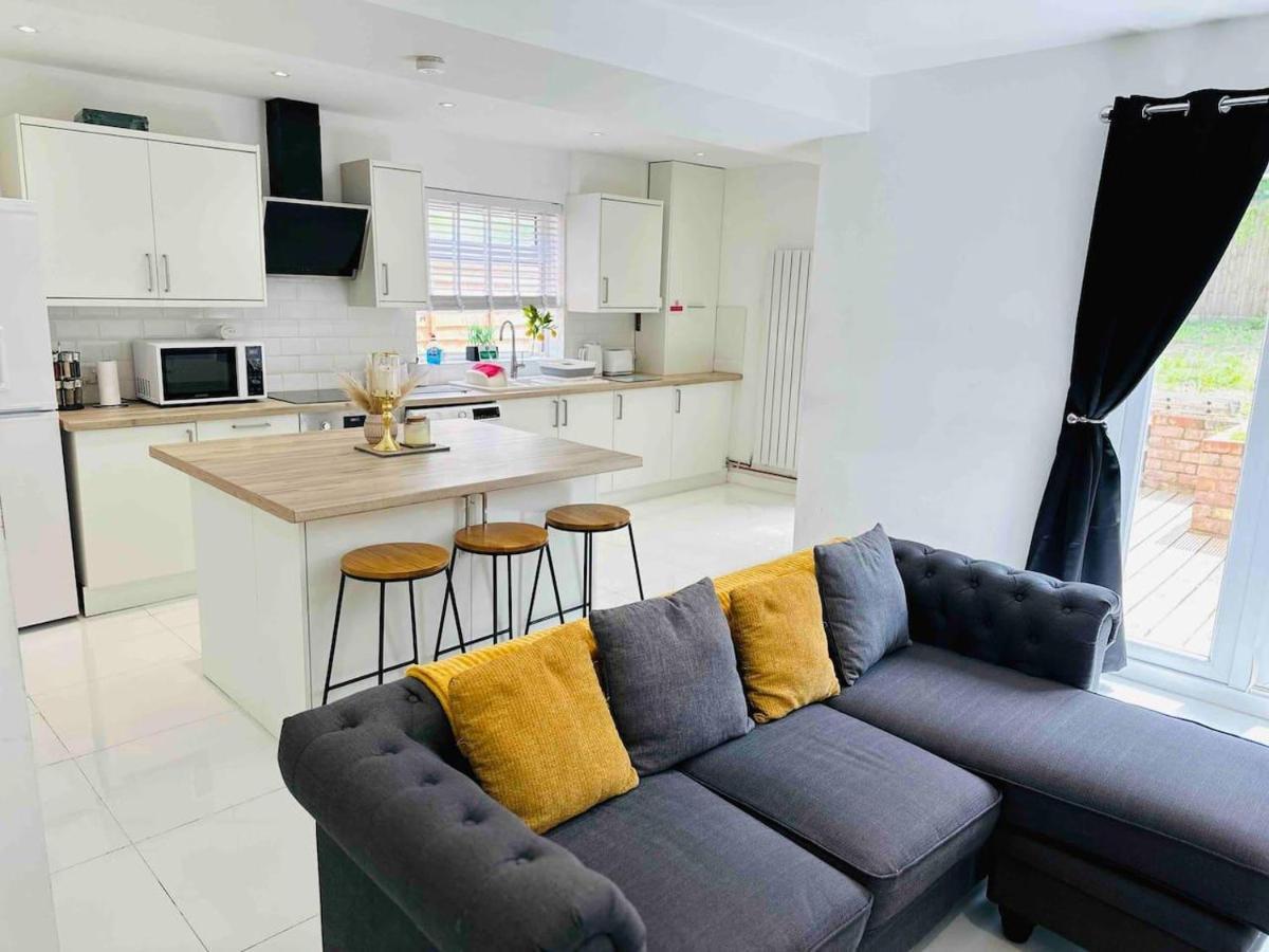 Charming 3-Bed Home Minutes From City Centre Νότιγχαμ Εξωτερικό φωτογραφία