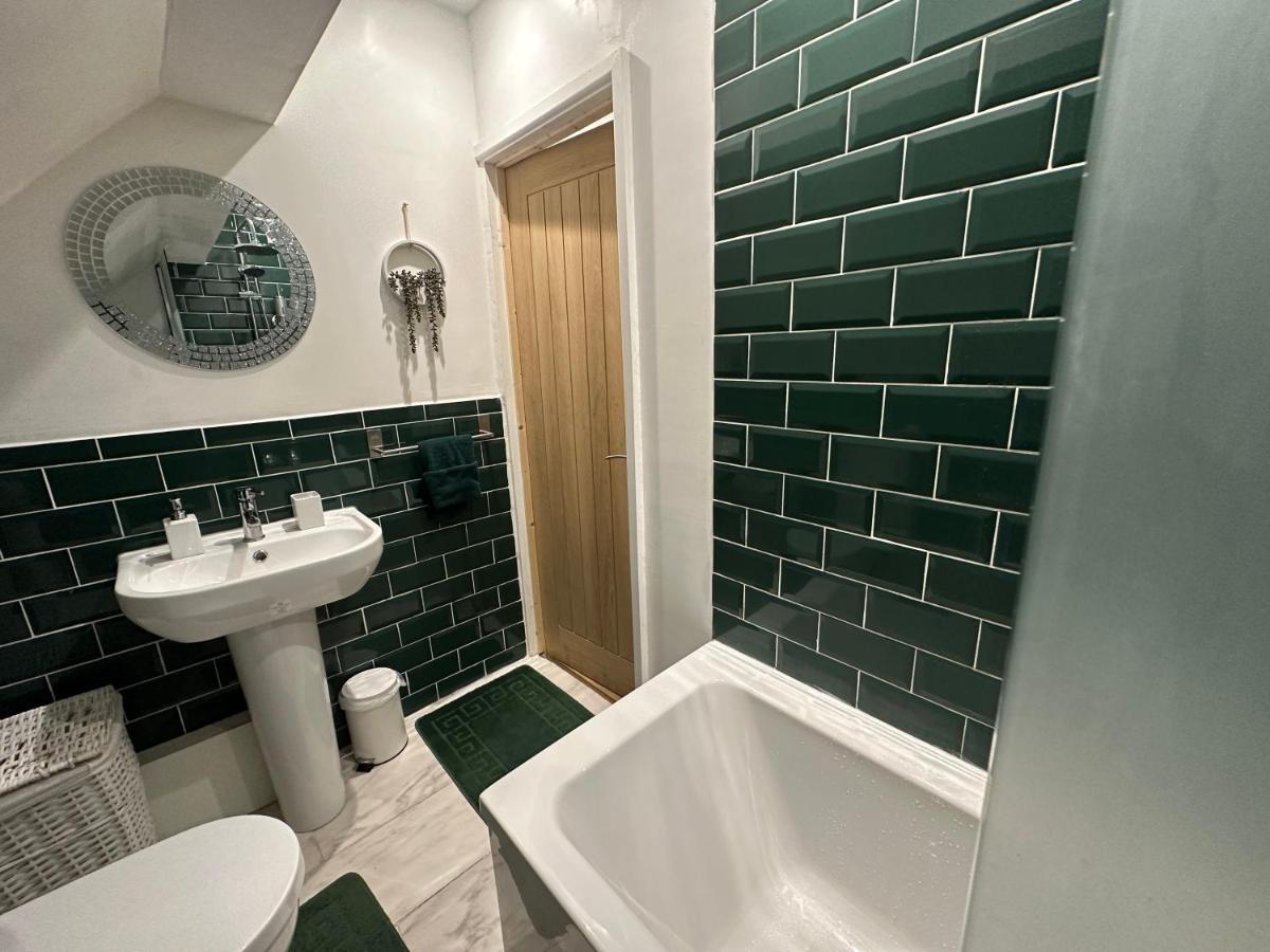 Charming 3-Bed Home Minutes From City Centre Νότιγχαμ Εξωτερικό φωτογραφία