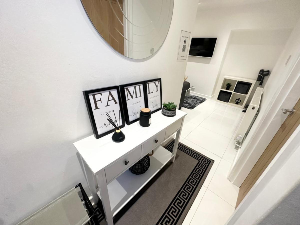 Charming 3-Bed Home Minutes From City Centre Νότιγχαμ Εξωτερικό φωτογραφία